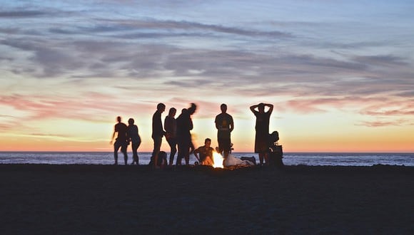 La playa es el lugar perfecto para divertirse en un campamento junto a la familia o amigos. (Foto: Pixabay)&nbsp;