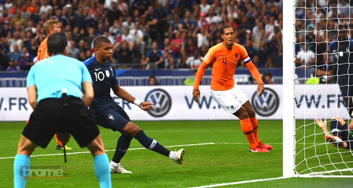Kyian Mbappé anota el primero para la selección de Francia ante Holanda.