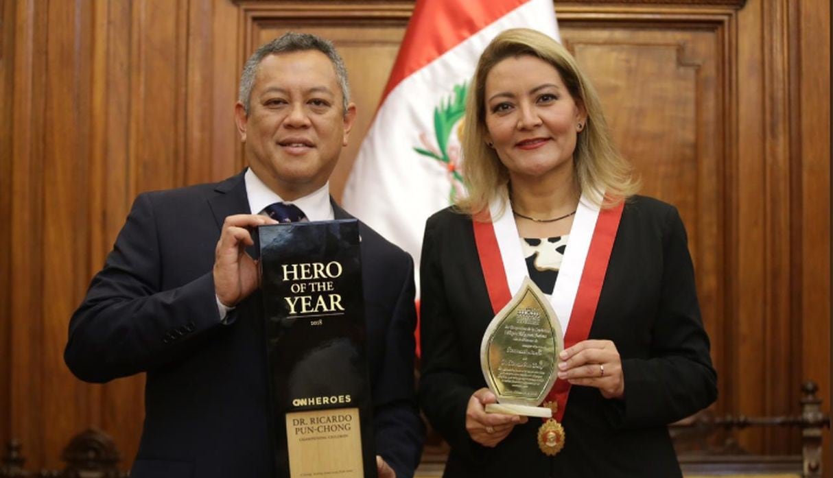 La congresista Milagros Takayama fue la única que se presentó a la condecoración de Ricardo Pun-Chong, ganador del premio 'CNN Héroes 2018' por 'Inspira'. (Fotos: Congreso de la República)