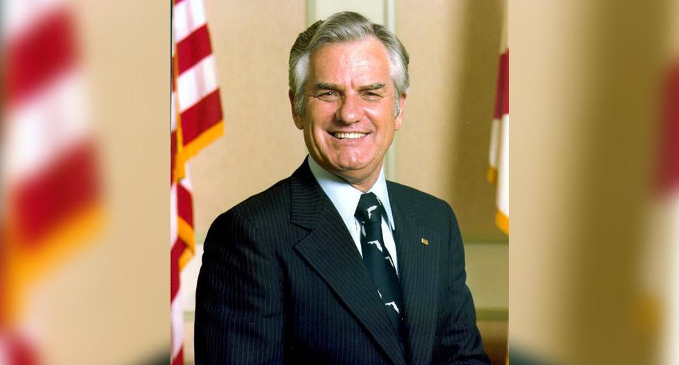 En esta foto de 1987 y obtenida de los archivos del Estado de Florida, Wayne Mixson posa en Tallahasee, Florida. (The State Archives of Florida/AP).