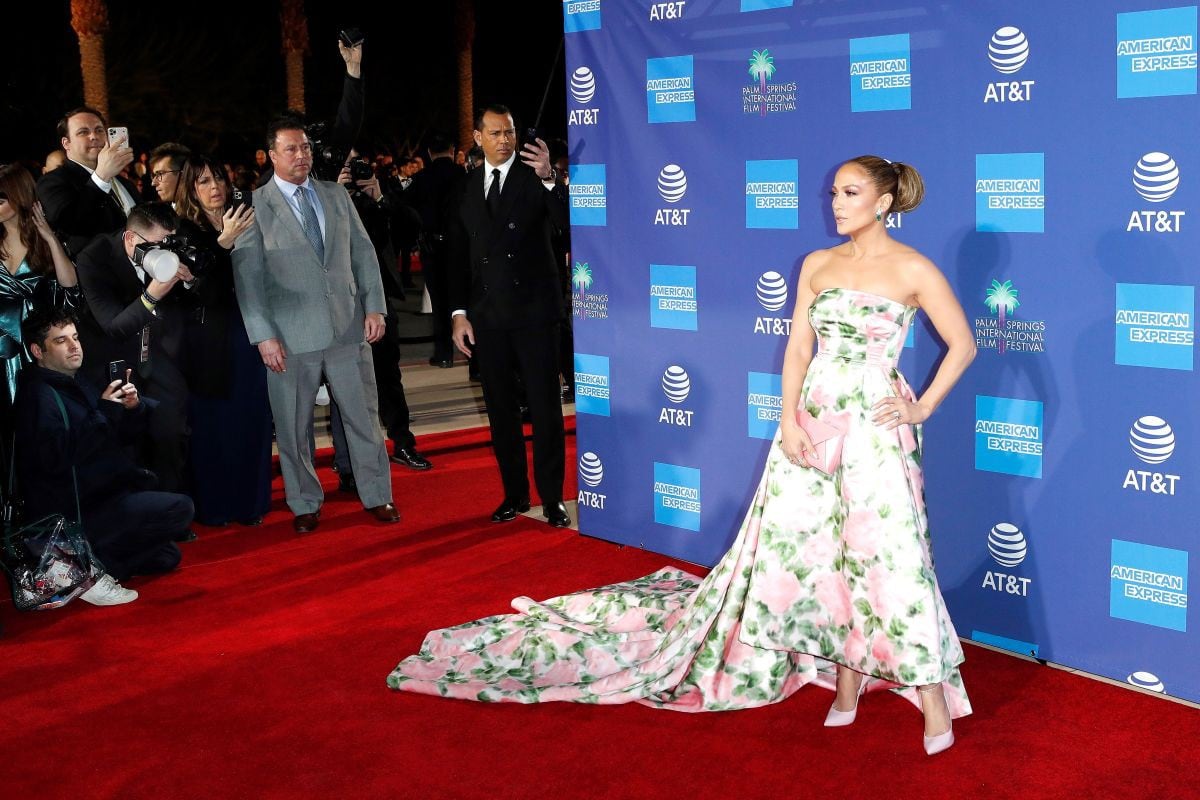Alex Rodríguez es el fan incondicional de Jennifer Lopez y no dudó en registrar cada paso que dio en la alfombra roja. (Foto: EFE)
