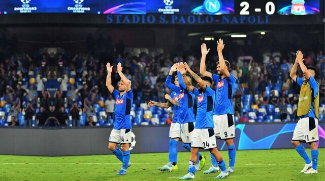 Napoli derrotó 2-0 a Liverpoool actual campeón de la Champions League