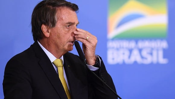 Jair Bolsonaro aseguró que eso no está en los planes del Gobierno y declaró que la crisis sanitaria debe ser “enfrentada”. (Foto: EVARISTO SA / AFP)