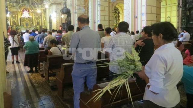 Iglesias llenas por el  ‘Domingo de Ramos’, celebración que marca el inicio de la Semana Santa: (Foto: Isabel Medina / Trome)