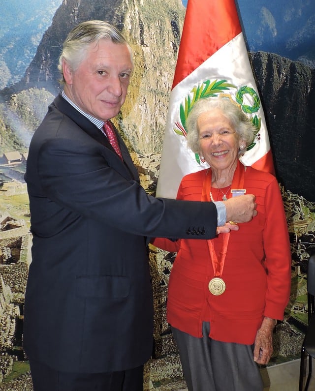 La leyenda de la gastronomía peruana fue condecorada en Dallas, Texas. Teresa Ocampo recibió la Orden al Mérito por parte del gobierno peruano.