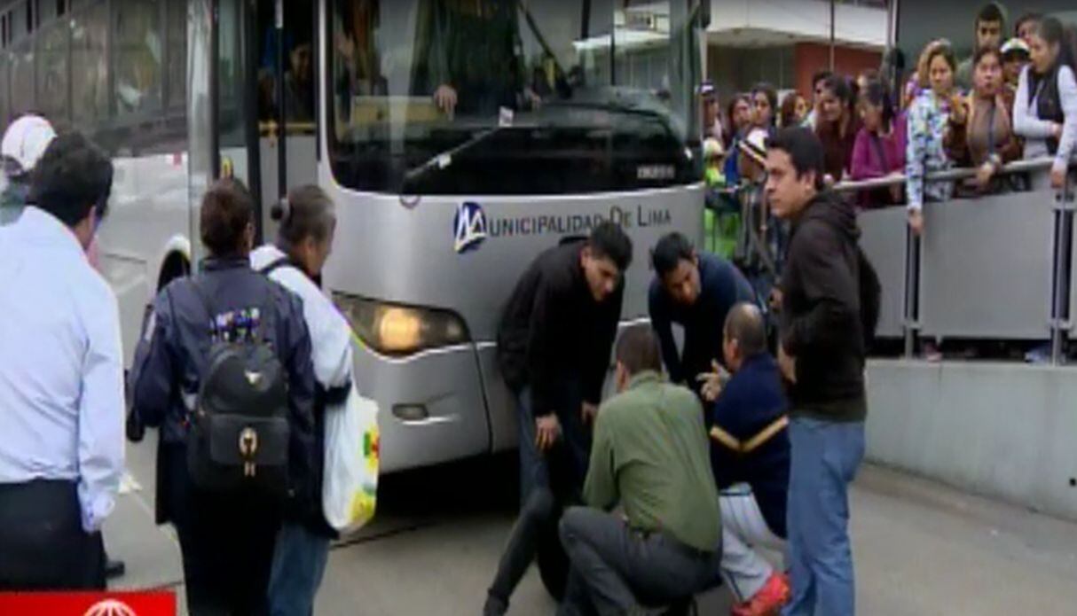 Menor fue atropellado por bus del Metropolitano en la estación Quilca