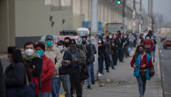 A pesar de que el coronavirus se mantiene en un nivel activo de contagio, el gobierno del presidente peruano, Martín Vizcarra, acelera la reanudación de las actividades económicas. (GEC)