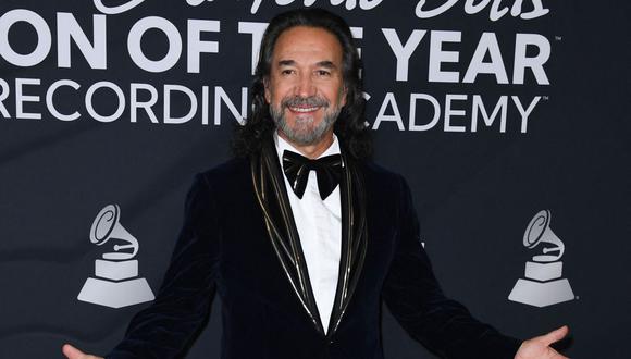 Marco Antonio Solís recibe el premio Persona del Año en los Latin Grammy 2022. (Foto: AFP)