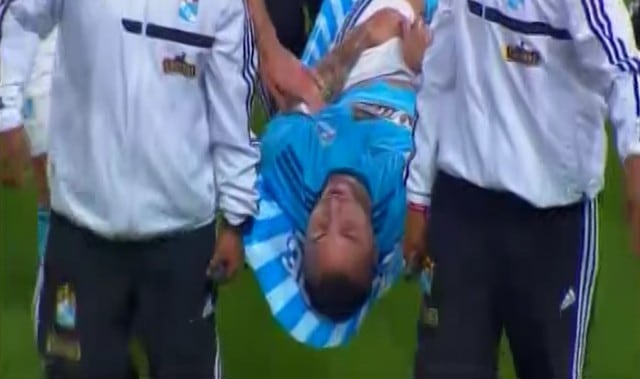 Emanuel Herrera sufrió grave lesión y salida en camilla impactó a todos en el Universitario vs Cristal