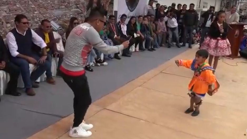 Christian Cueva fue condecorado en Huamachuco y lo celebra bailando Contradanza