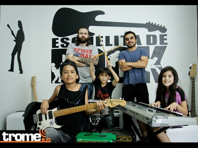Mauricio 'Mapache' Llona y Ricardo Méndez han creado esta ingeniosa propuesta para que los más pequeños también aprendan a rockear.