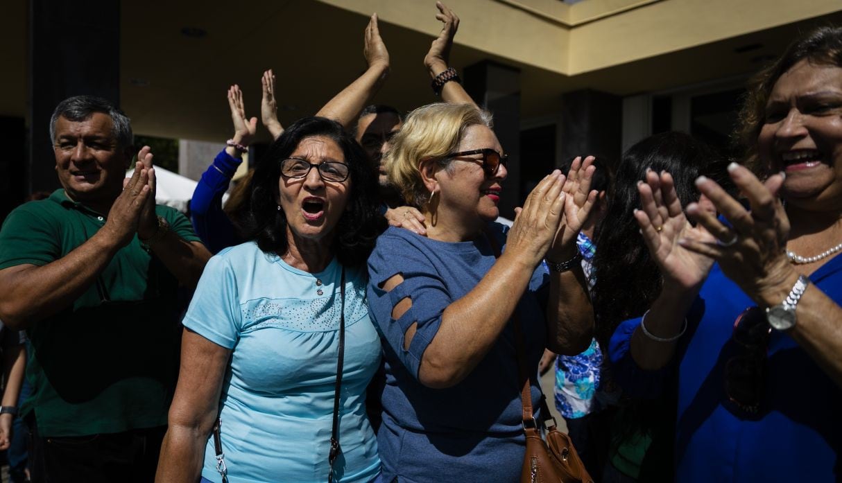 Fanáticos de José José lo despidieron en ceremonia en Miami. (Foto: AFP)