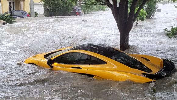 Las fuertes lluvias terminaron por inundar la cochera donde se encontraba su auto de colección. (IG:  @lambo9286)