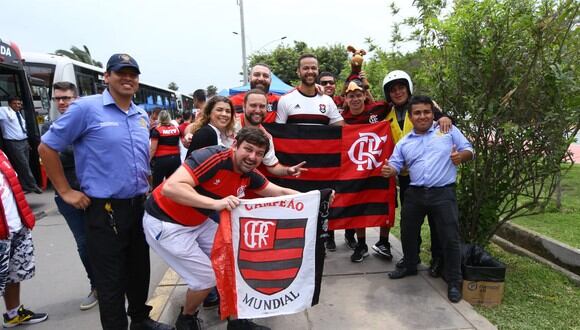 Hinchas de Flamengo y River Plate compartieron bus en la previa a la final de Copa Libertadores  | Foto: Fernando Sangama/GEC