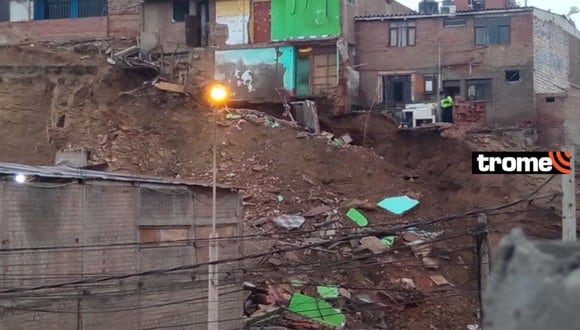 Derrumbe en Chorrillos deja 2 personas atrapadas (Foto: Twitter)