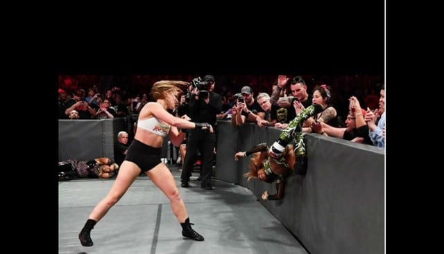 Ronda Rousey acabó sin problemas a Alicia Fox. (Captura TV/WWE/ Redes sociales)