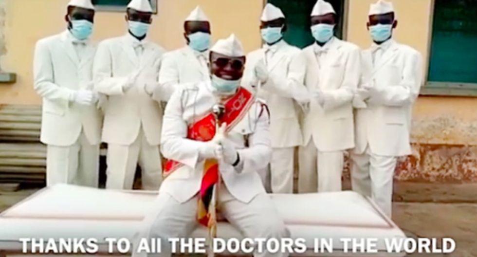 Benjamin Aidoo, el mediático líder del meme del ataúd, mandó un mensaje a todos los médicos del mundo. (Twitter)