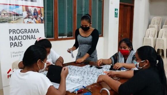 Loreto: mujeres cruzan río Putumayo para enseñar a confeccionar mascarillas (Foto: Midis)