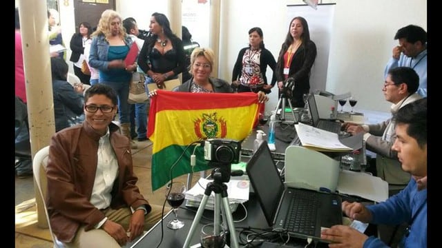 Bolivia expide las primeras cédulas de identidad a personas transgénero. (EFE)