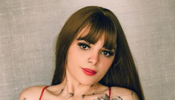 Vestida de rojo, la modelo Karely Ruiz es una de las artistas de mayor demanda en la plataforma de "OnlyFans" (Foto: Karely Ruiz / Instagram)