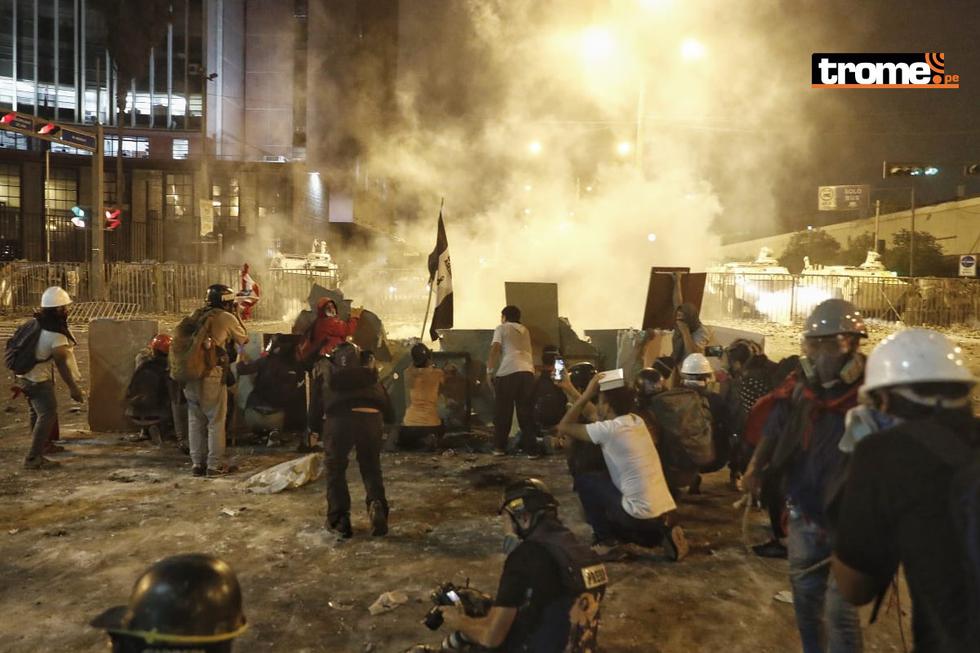 Un verdadero caos y momentos de mucha tensión se vivieron en la avenida Abancay en el Cercado de Lima. (Renzo Salazar /@gec)