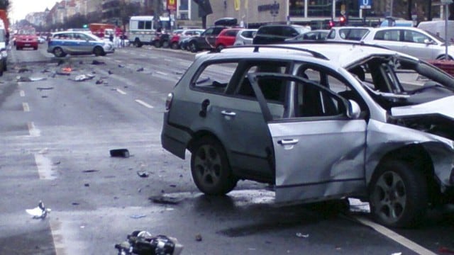 Un muerto dejó un coche bomba en Berlín, en lo que sería un supuesto atentado terrorista o un ajuste de cuentas. (Fotos: Agencias)