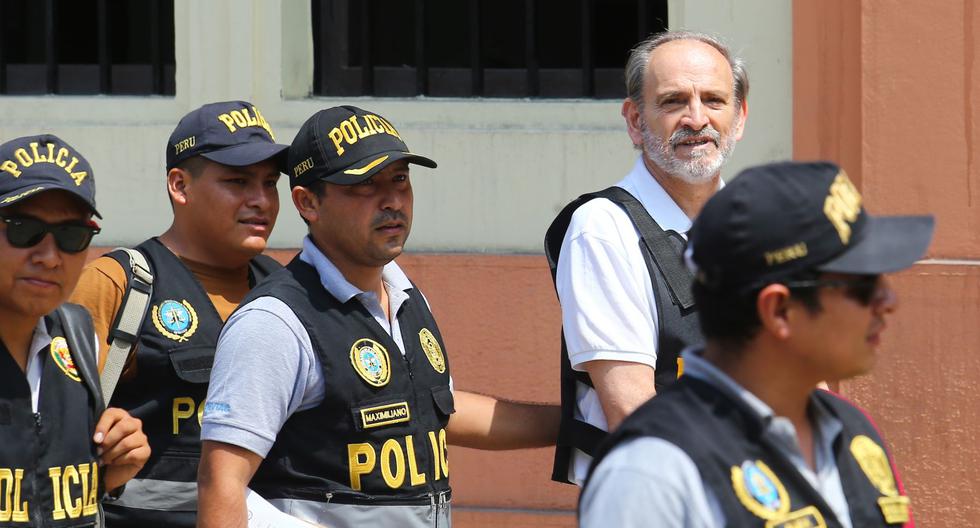 Yehude Simon ingresó al promediar las 10 a.m. a la Prefectura de Lima. La investigación al ex primer ministro ha sido declarada compleja por tratarse de organización criminal. (Foto: Andina)