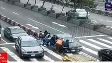 Cercado de Lima: momento en que un auto embiste a transeúntes en la avenida Abancay