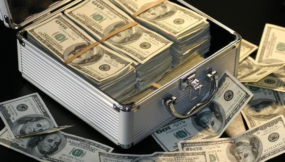 Encuentra una maleta llena de dinero y se niega a recibir recompensa tras dar con el dueño. (Foto: Referencial / Pixabay)