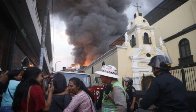 Cercado de Lima: se registra incendio Jirón Cusco en Mesa Redonda. (Fotos: José Rojas)