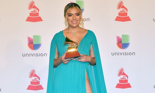 Latin Grammy 2018: Karol G llegó sin ropa interior y su atrevido vestido la delató (Foto: AFP)