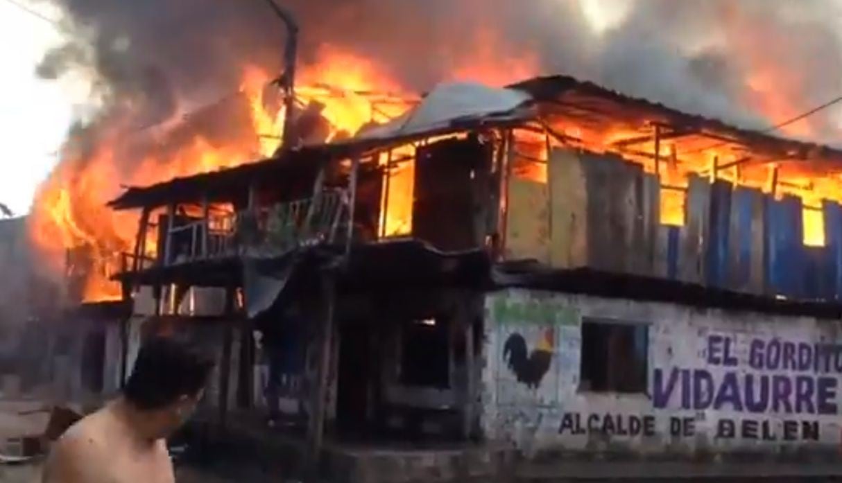 Incendio en Iquitos consume varias casas de Belén. Foto: Captura de pantalla de video de RPP