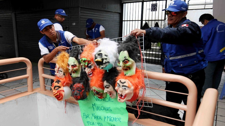 Decomisan miles de máscaras de Halloween en Mesa Redonda, que se vendían sin registro sanitario. (Foto: Municipalidad de Lima)