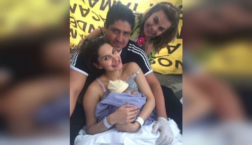 Jessica Mendoza, Amado Ortiz y su bebé. Foto: El País