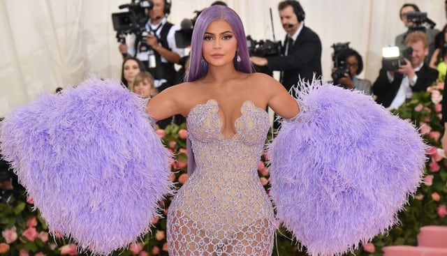 Kylie Jenner disfrazó a su hija Stormi con el outfit que usó en el MET Gala 2019. (Foto: AFP)