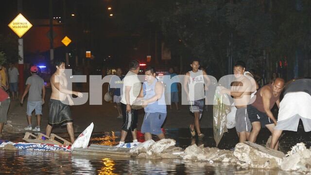 Vecinos de Malecón Checa alertados por el desborde del Río Rímac. (Fotos: Trome)