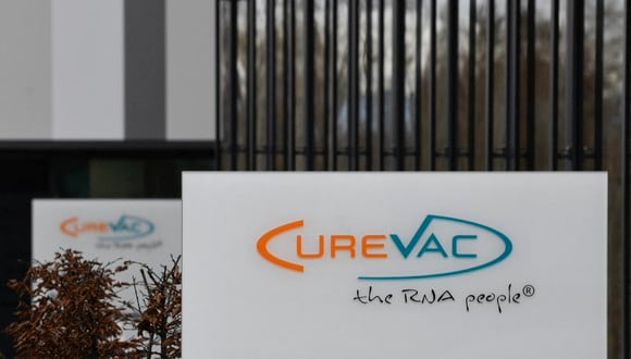 Laboratorio CureVac abandona proyecto de vacuna contra el COVID-19. (Foto: THOMAS KIENZLE / AFP)