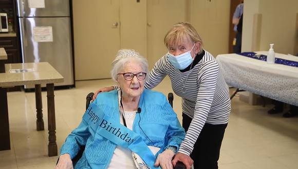 Gerda Cole y su hija Sonya Grist, reunidas después de 80 años. (Foto: Captura de video)