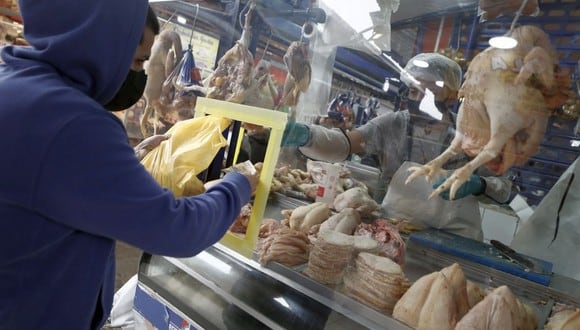 Cabe recordar, que en meses anteriores, el precio del pollo llegó a superar los S/ 11 el kilo.  (Foto: César Campos / GEC)