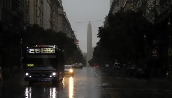 Foto referencial que muestra el centro de Buenos Aires el 16 de junio de 2019 durante un corte de energía. (Foto: Juan VARGAS / NOTICIAS ARGENTINAS / AFP)
