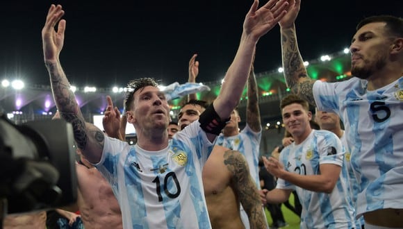 Argentina se coronó campeón de la Copa América 2021 tras vencer 1-0 a Brasil con gol de Di María. (Foto: AFP)