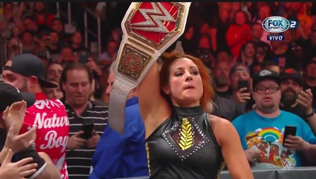 Becky Lynch volvió a derrotar a Charlotte. (Captura Fox Sports 2)