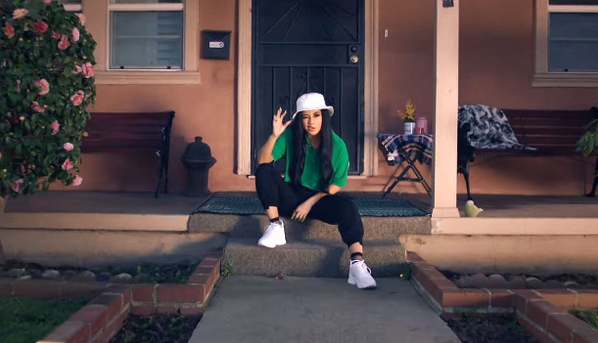Becky G estrenó el videoclip de su tema “Green Light Go” a través de YouTube. (Foto: Captura de video)