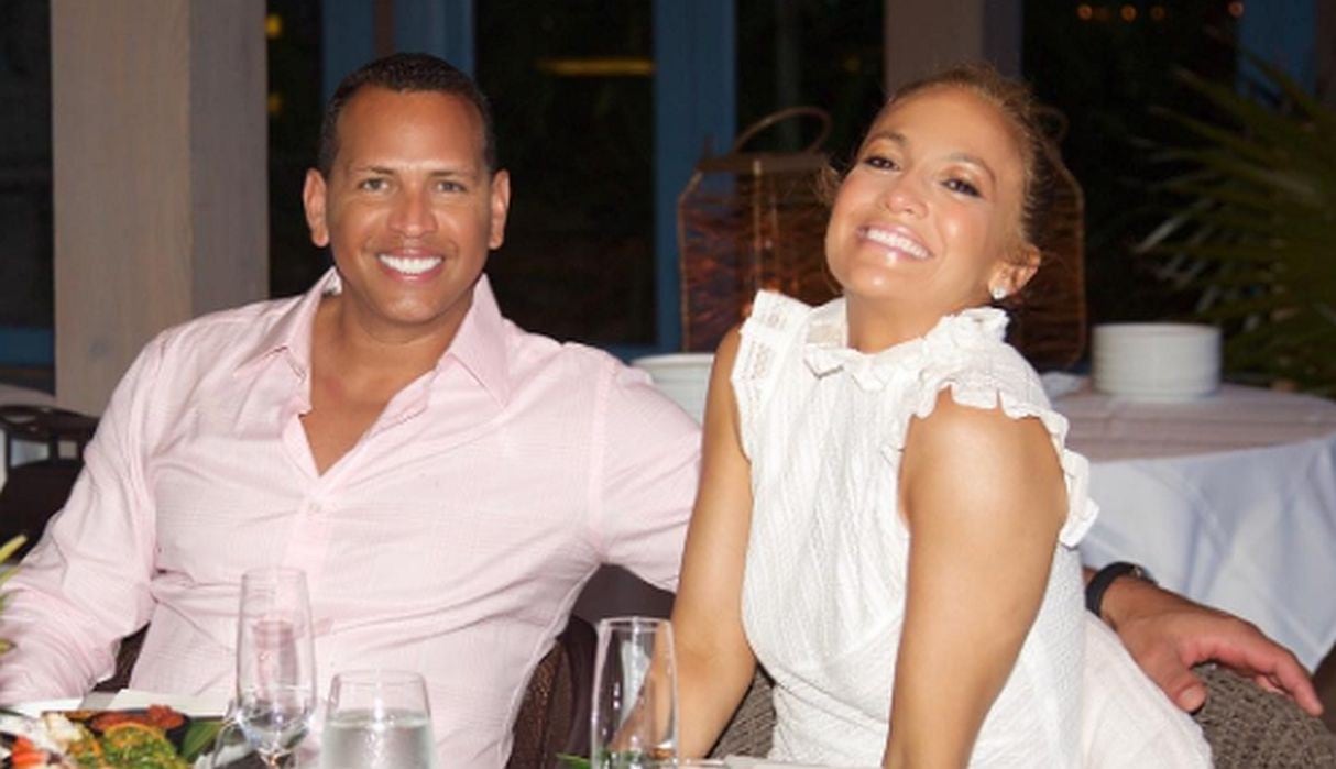 La popular Jennifer Lopez acaba de cumplir 50 años en medio del cariño de sus fanáticos y de su pareja, el comentarista deportivo Álex Rodríguez. (Foto: Instagram)