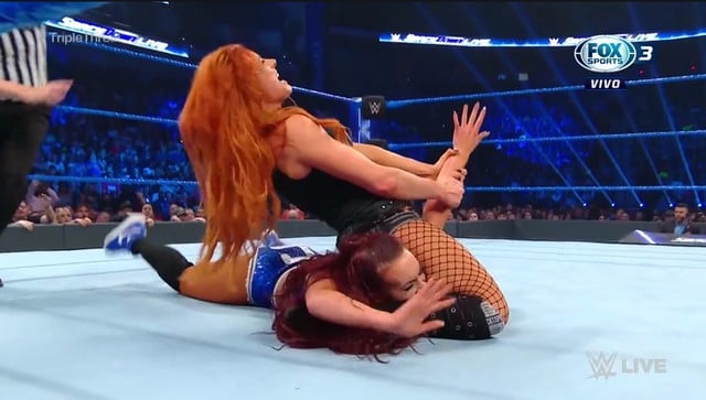 Becky Lynch se impuso a Charlotte y Carmella. (WWE)