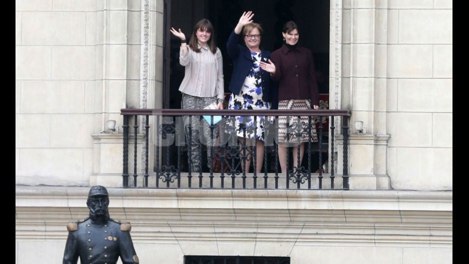 La primera dama Nancy Lange; así como las hijas del presidente de la República, Pedro Pablo Kuczynski. ((Foto: Trome))