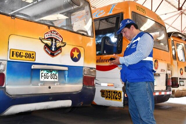 Unidades de la empresa de transporte 'La Nueva Estrella' fueron intervenidas en operativo conjunto de la Policía Nacional del Perú y el Servicio de Administración Tributaria de Lima (SAT).