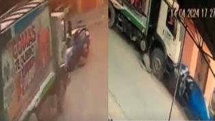 Carabayllo: Camión de basura arrastra automóvil más de 30 metros y se empotra en vivienda | VIDEO
