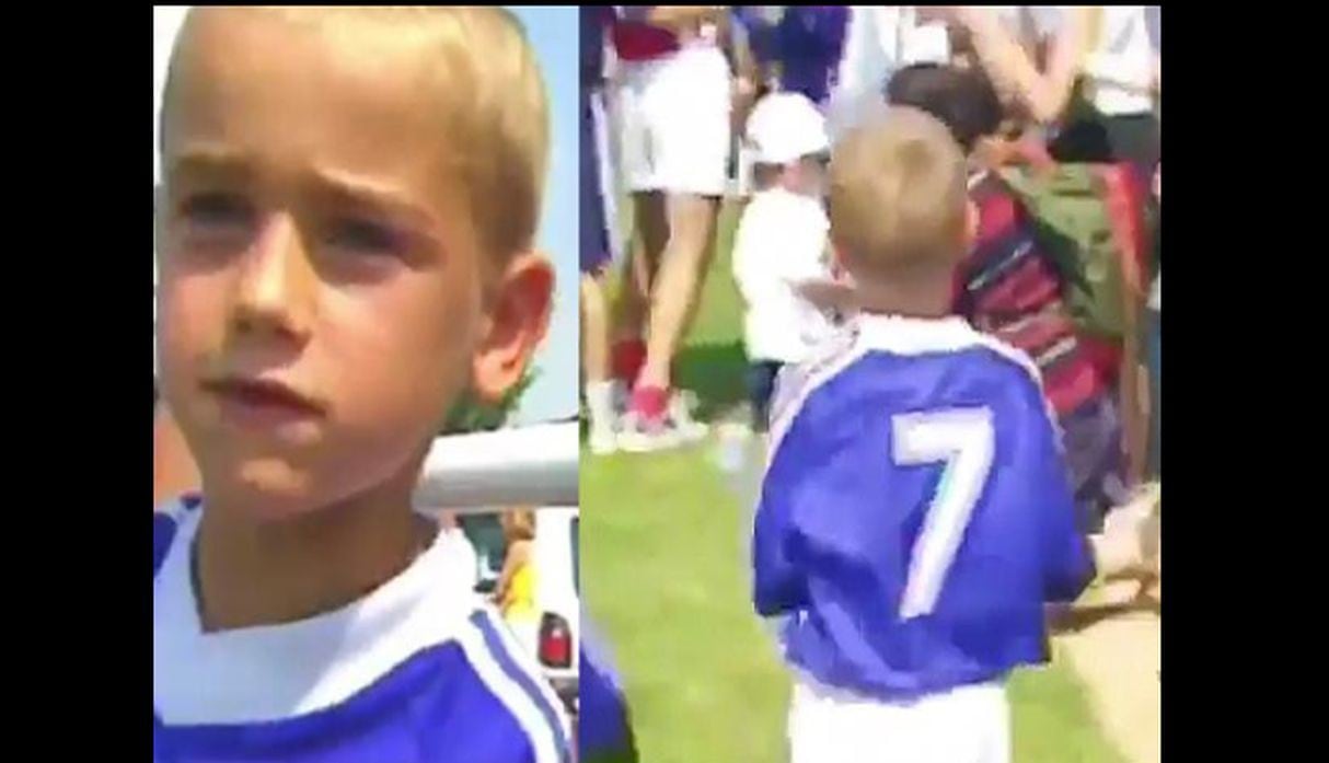 Antoine Griezmann pidió autógrafos a los seleccionados franceses, campeones en Francia 1998, cuando tenía 7 años. (Fotos: Twitter/Agencias)