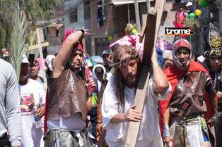 Semana Santa: Así se vivió el tradicional Vía Crucis en el Cerro El Pino, en La Victoria 